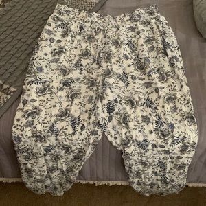 White floral, high waisted trousers from American Eagle, sz XXL